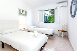 2 slaapkamers, een strijkplank/strijkijzer, gratis wifi, beddengoed