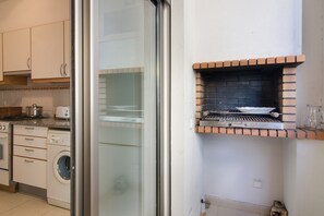 Interior - Holiday Apartment ‘Da Praia’ directly by the Beach with Wi-Fi & Air Conditioning (Armação de Pêra)