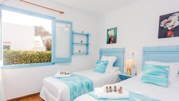 3 bedrooms, iron/ironing board, free WiFi, bed sheets