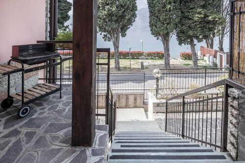 Modern Apartment “Fiocco” with Lake View, Wi-Fi, Air Conditioning and Terrace