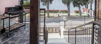 Modern Apartment “Fiocco” with Lake View, Wi-Fi, Air Conditioning and Terrace