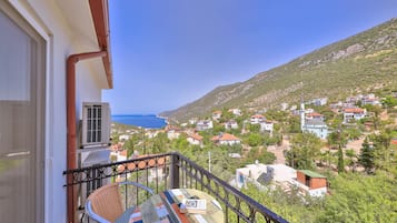 Habitación estándar con 2 camas individuales | Vistas del balcón