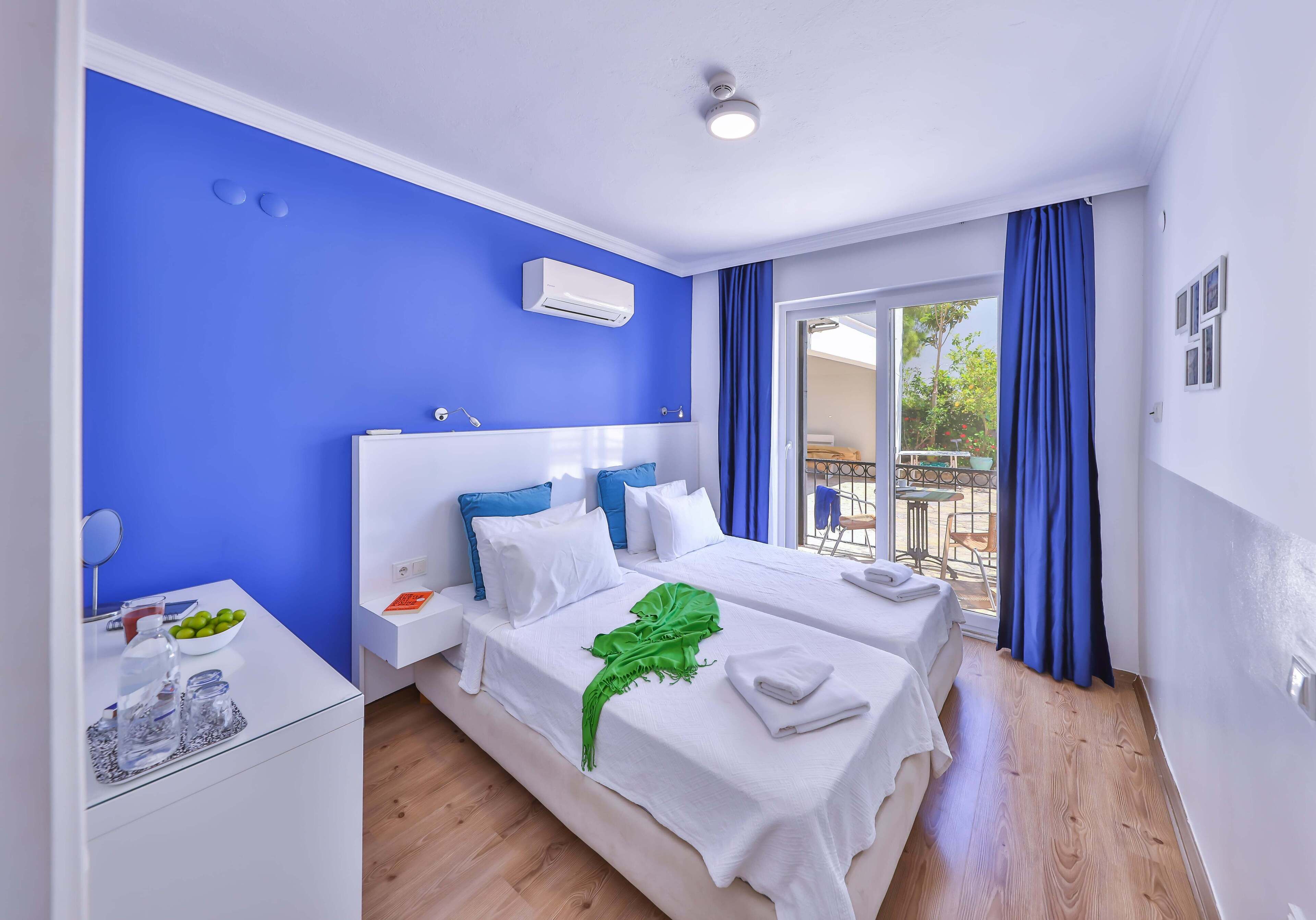 economy twin room | 1 bedroom, in-room safe, blackout curtains, free wifi