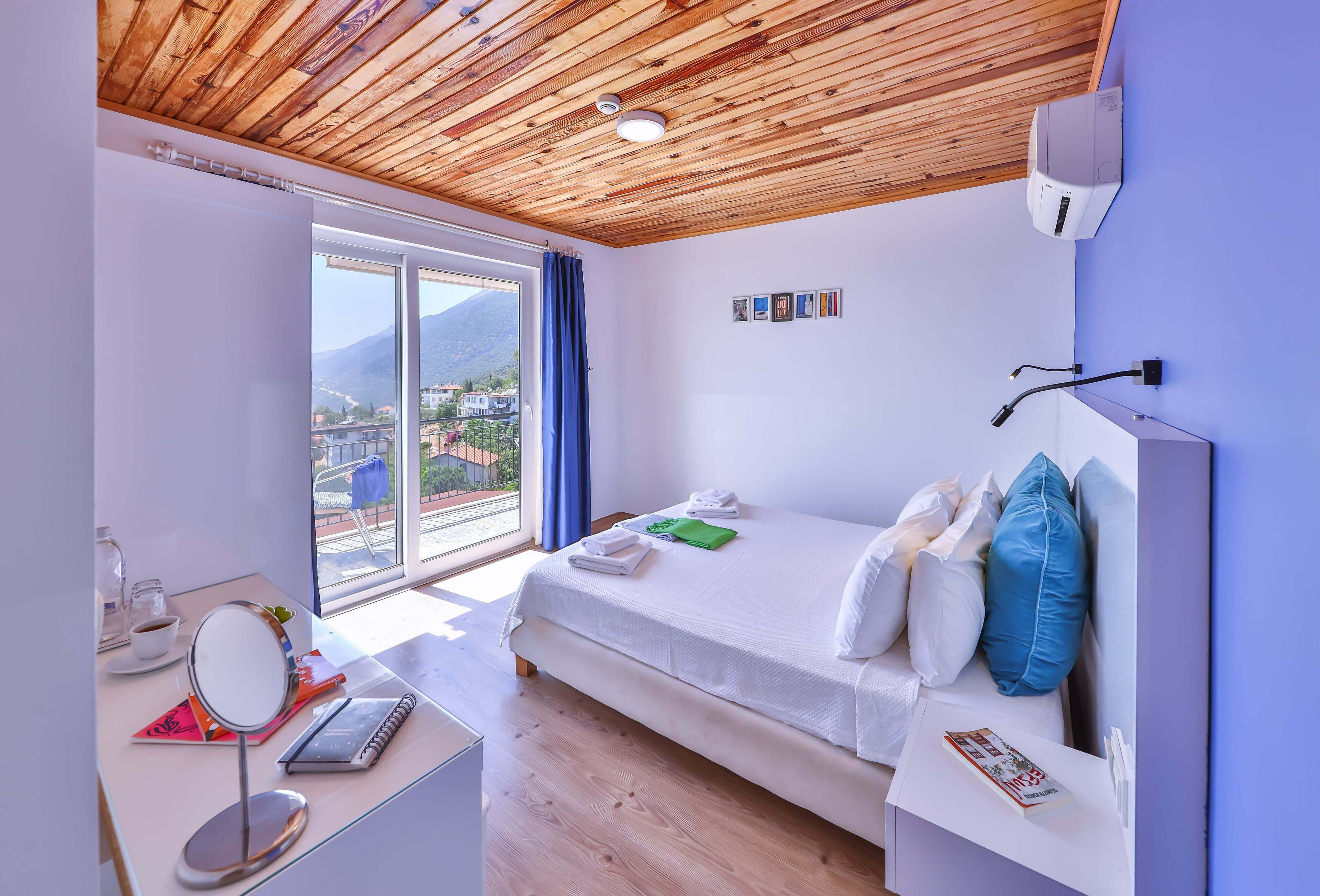 deluxe double room | 1 bedroom, in-room safe, blackout curtains, free wifi