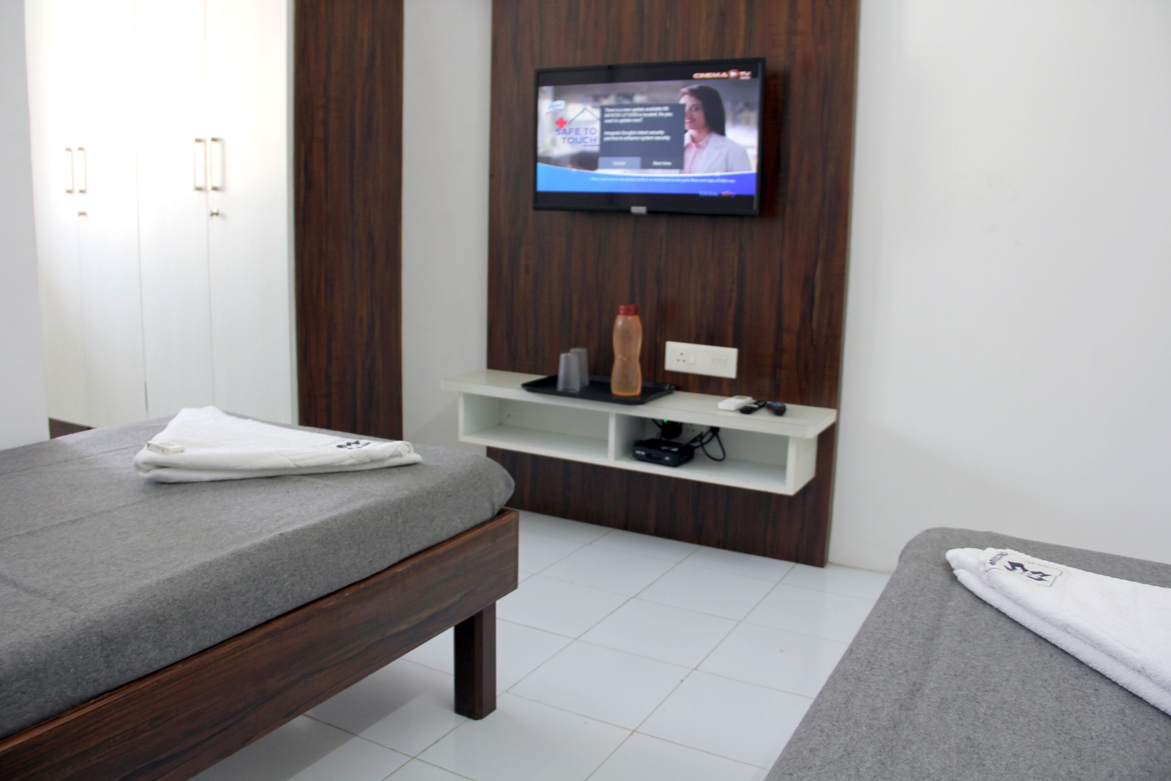 بديكورات فريدة لكل غرفة ومكتب وملاءات أسرّة