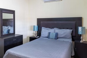 3 slaapkamers, een strijkplank/strijkijzer, wifi, beddengoed