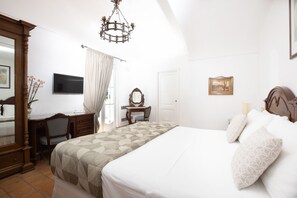 11 habitaciones, escritorio y tabla de planchar con plancha 