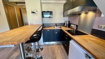 Fridge, oven, dishwasher, toaster