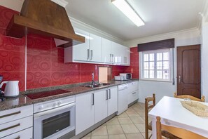 Réfrigérateur, micro-ondes, four, lave-vaisselle