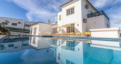 Villa Pacheco | 4 Bedrooms | Easy Walking to the Beach | Olhos de Água