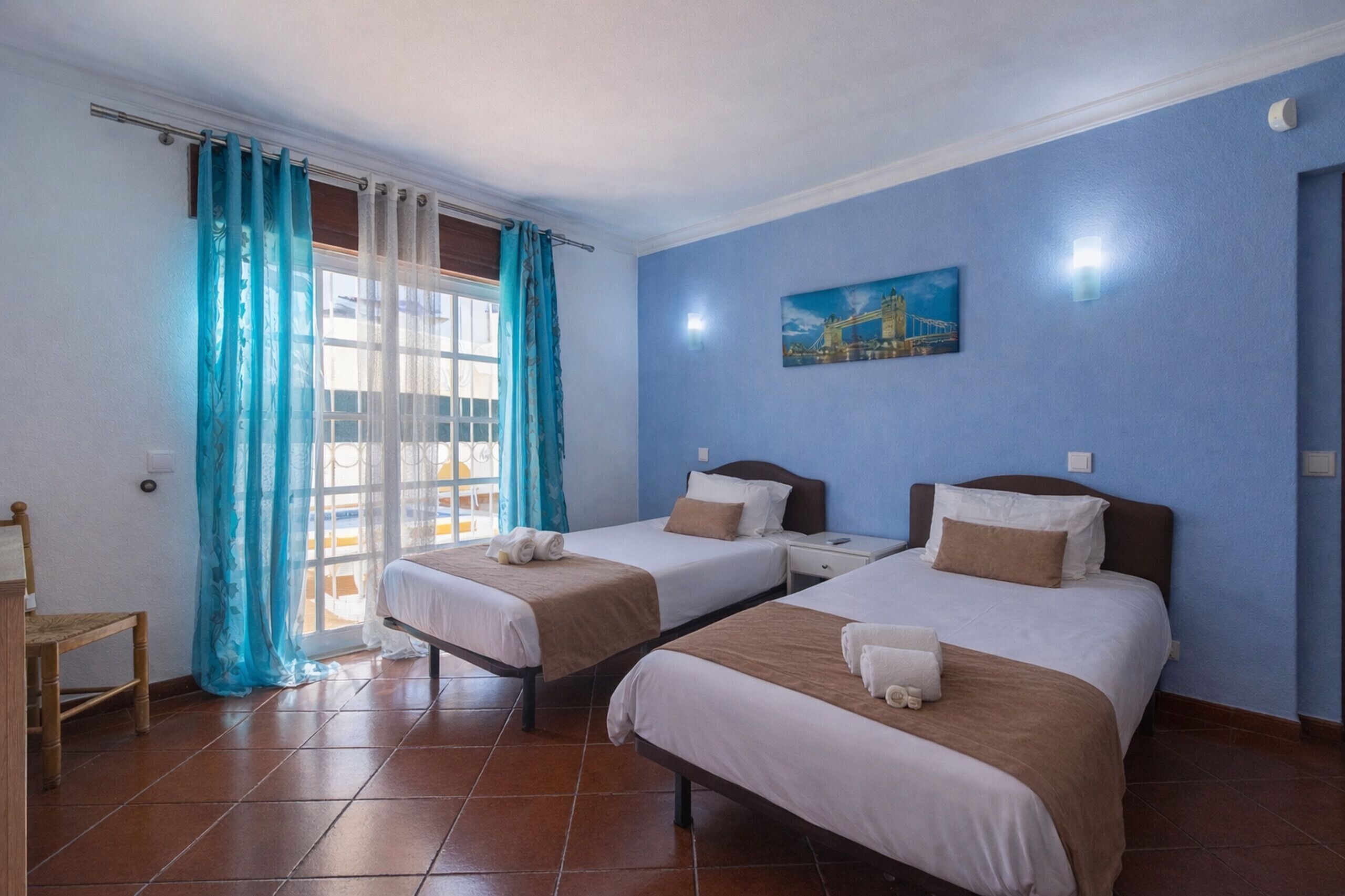 4 soverom, strykejern/-brett, wi-fi (inkludert) og sengetøy