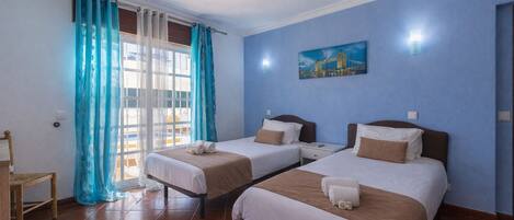 4 bedrooms, iron/ironing board, free WiFi, bed sheets