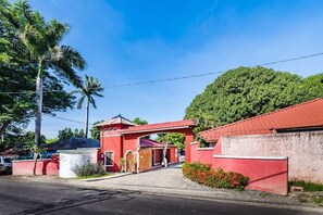 Exterior - Tropical Poolside Villa | Walk to Beaches & Patio (Potrero)