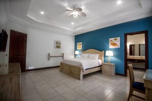 7 habitaciones, tabla de planchar con plancha, internet y ropa de cama 