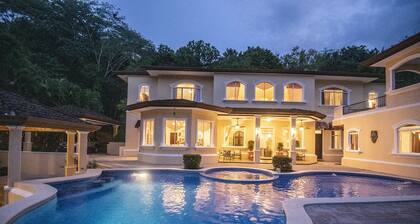 Los Sueños Luxury House – 7 Ensuite Bedrooms