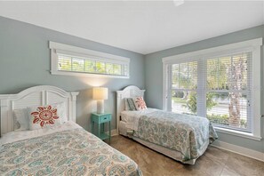 3 chambres, fer et planche à repasser, lit parapluie, Wi-Fi gratuit