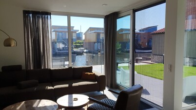 Vacation home on the water with boat, air conditioning, sauna, bike, SUP and BBQ