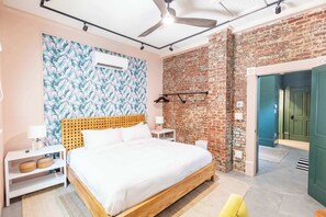 1 bedroom, iron/ironing board, WiFi, bed sheets - Green Room at the Grand Maloney (Key West)