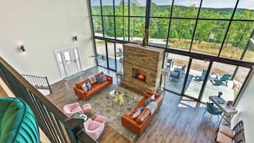 電視、壁爐、音響