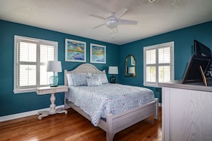 4 bedrooms, iron/ironing board, WiFi, bed sheets - Rusty Pelican - Four Bedroom, Two Bathroom, sleeps 10 (Garden City Beach)