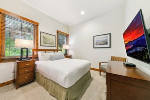 3 bedrooms, iron/ironing board, free WiFi, bed sheets - Premier Lakefront w/ Hot Tub & A/C, Near Heavenly | PEAK SS9 (South Lake Tahoe)