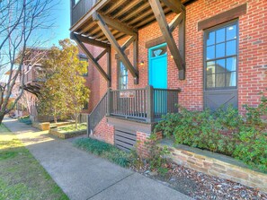 Exterior - Carlton Landing! Cozy getaway close to dock and town center! (Carlton Landing)