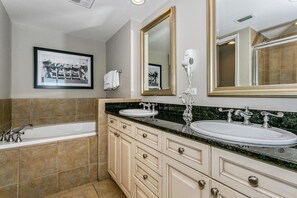 Hair dryer, towels - Gulf Front w/Terrace in Tower 3! Heated Pools! (Pensacola Beach)