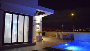 Een verwarmd zwembad