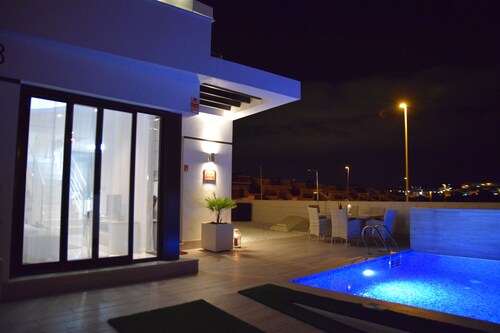 Casa Bettina-Luxury villa with private heated pool, WLAN, fiber optic internet