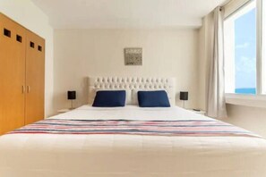 1 chambre, fer et planche Ă repasser, Wi-Fi gratuit, draps fournis