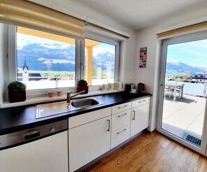 Fridge, microwave, oven, stovetop - Piesendorf Pad Stunning Views Sleeps 8 (Piesendorf)