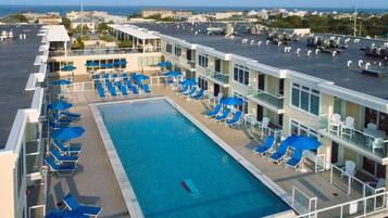 Piscine intérieure, piscine extérieure