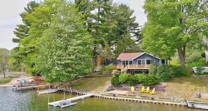 Enchanting, Romantic Lakefront Cottage, Close to Frankenmuth