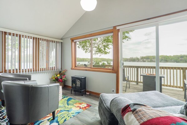 Smart TV, fireplace, DVD player