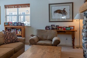 TV, fireplace, stereo