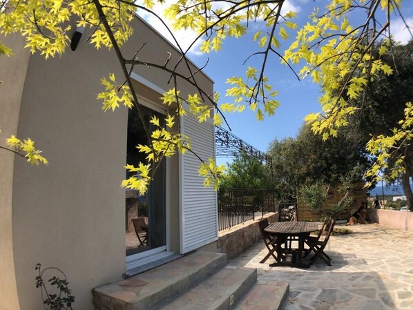 Outdoor dining - New detached house (Corbara)