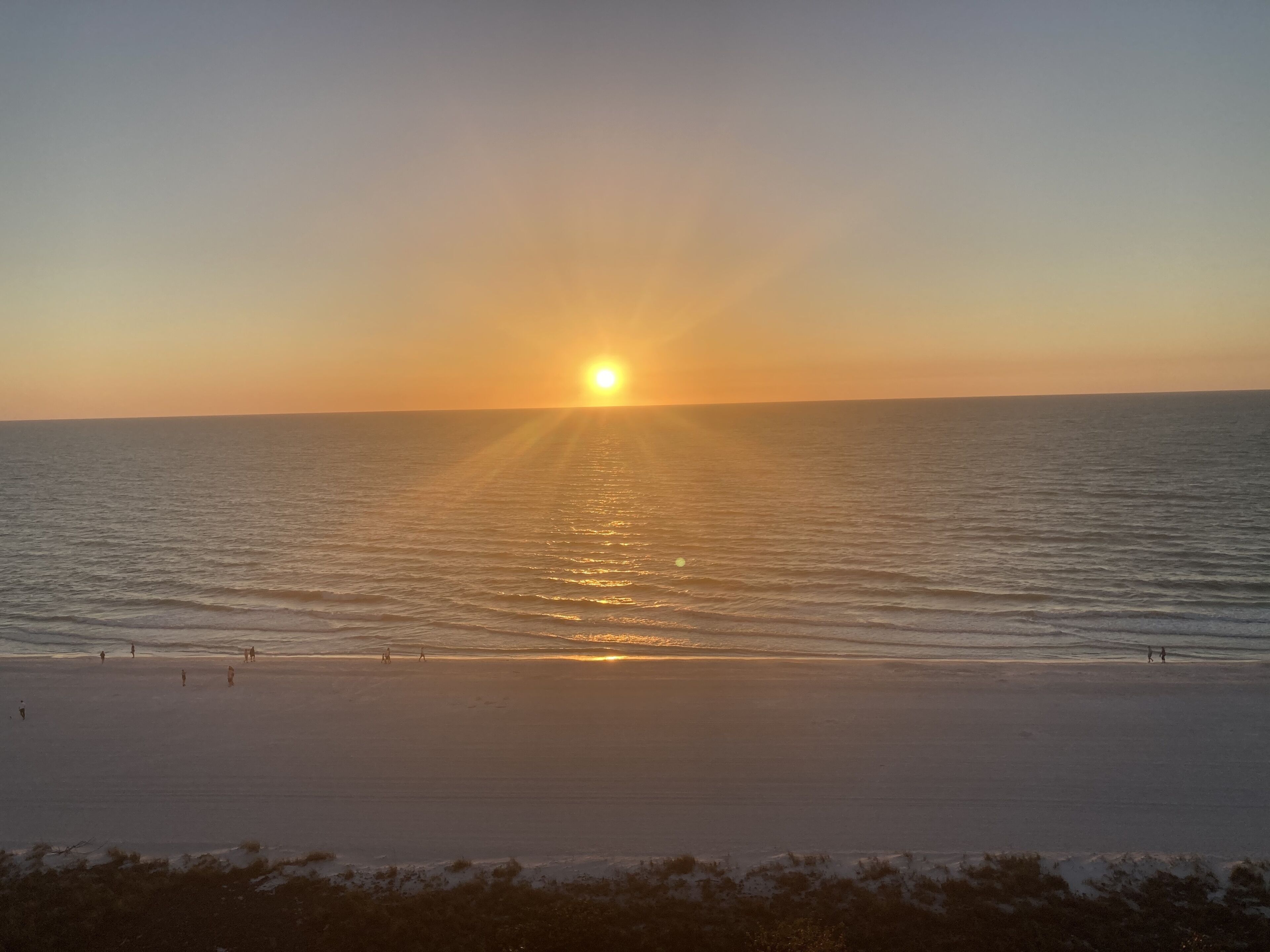 NEW SUMMER DISCOUNTS - 9TH FLOOR OF LUXURY CONDO-STUNNING SUNSET VIEWS