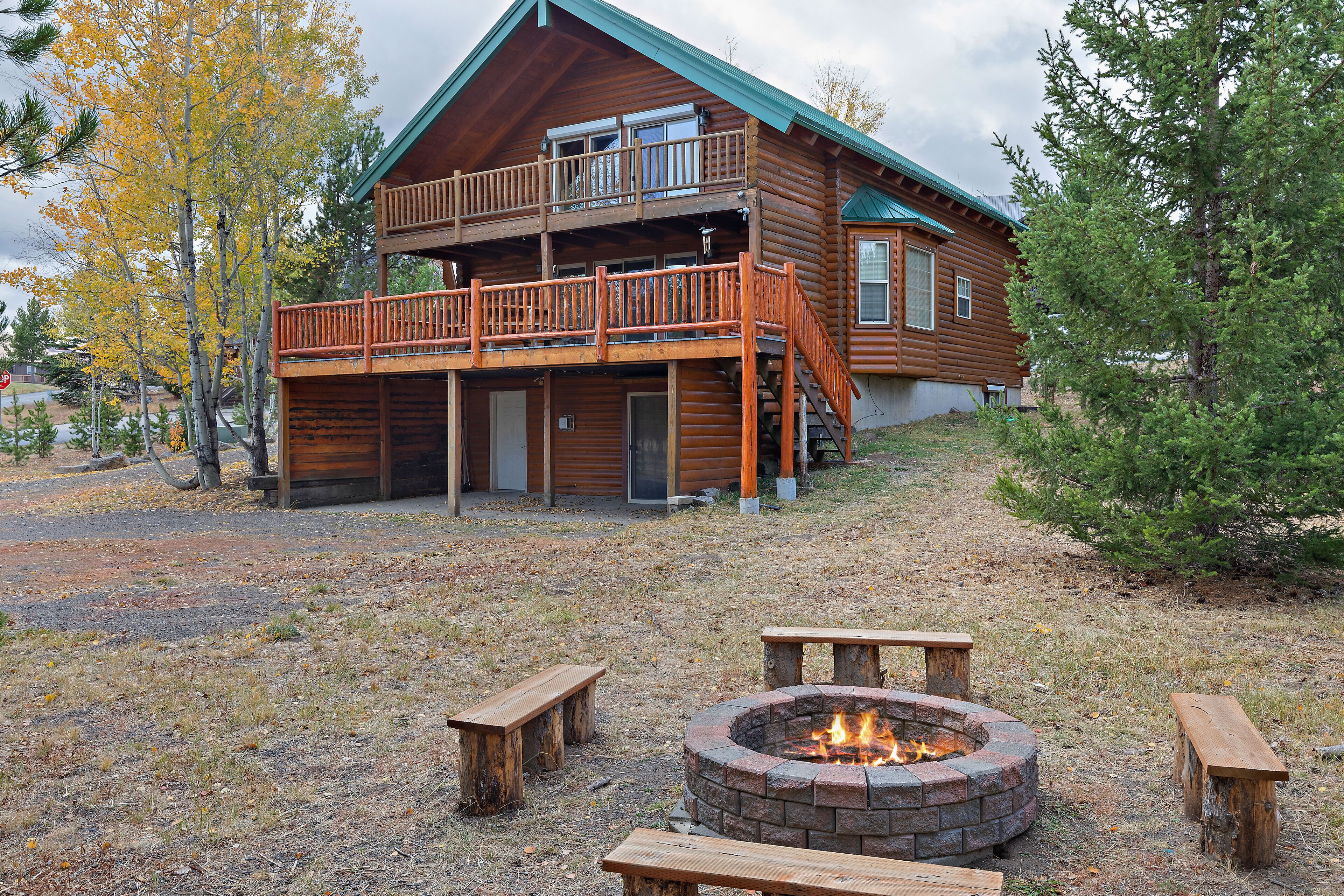 KABINO: A/C~Clean~Hot Tub~Yellowstone~Fishing~Foosball~Fire Pit~Golfing~Self Check-in~Free WIFI in Island Park, United States
