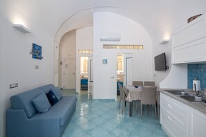 Smart TV - Grecale: stunning sea-view apartment with patio - up to 5 guests (Maiori)