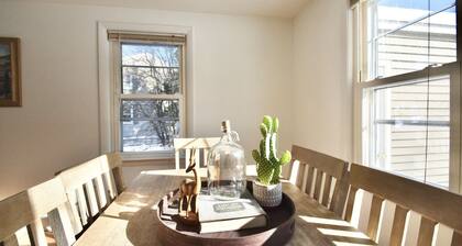 Charming Retro 3BR+Office Home in Town