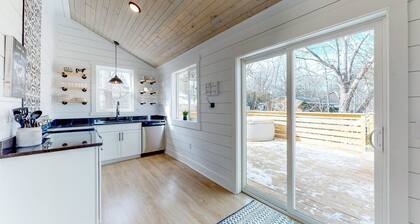 The Towpath Retreat: A Cozy Farmhouse Stay