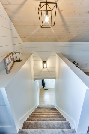 Interior - The Towpath Retreat: A Cozy Farmhouse Stay (Canal Fulton)