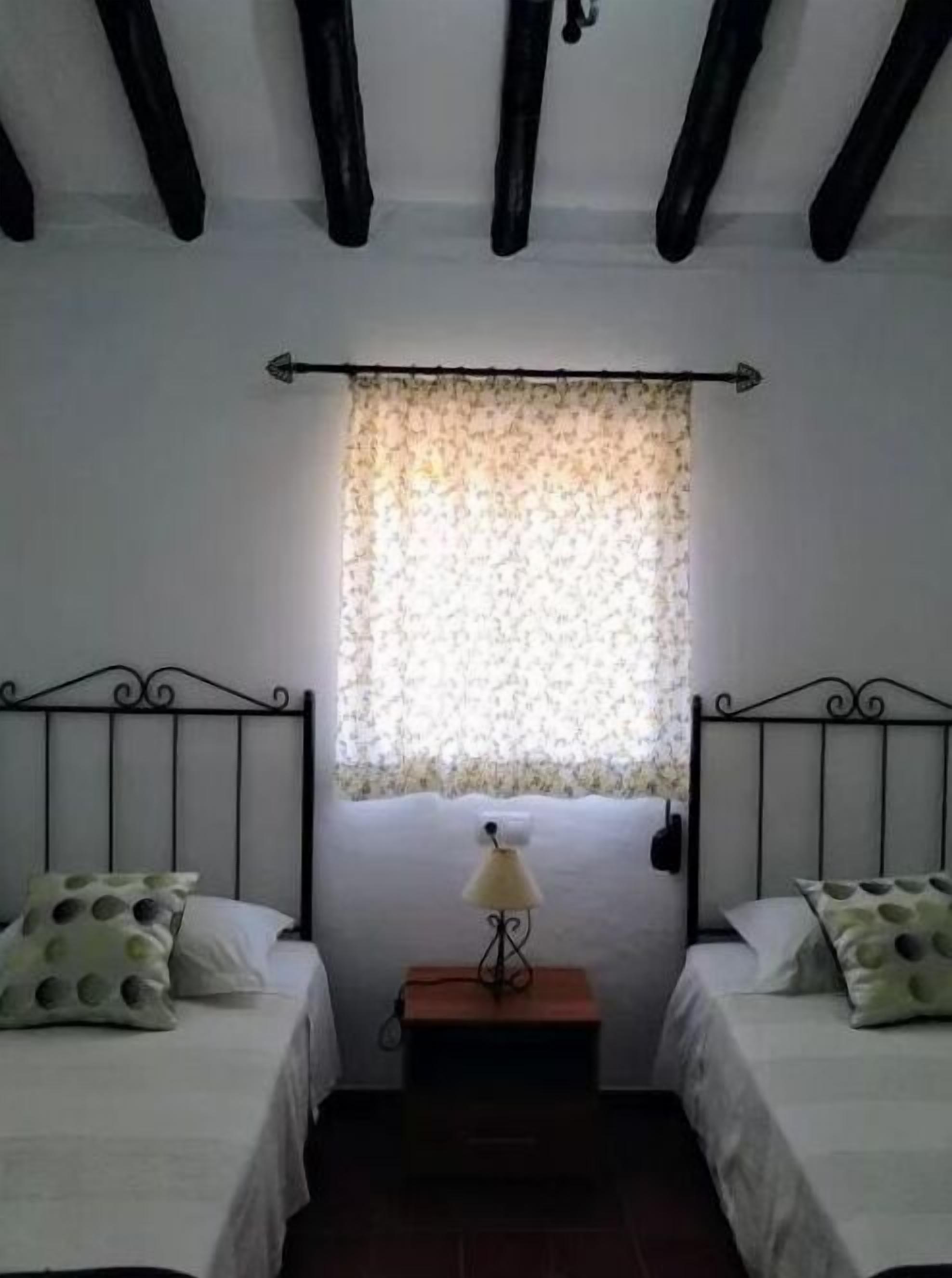 8 bedrooms, WiFi, bed sheets