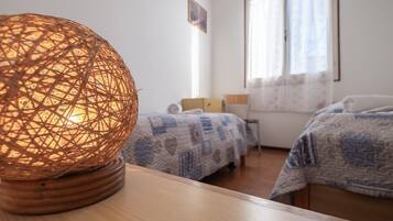 3 Schlafzimmer, Bügeleisen/Bügelbrett