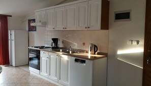 Fridge, oven, dishwasher, toaster