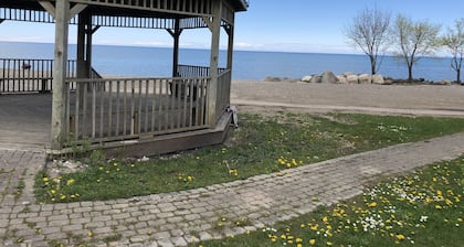 BAYVIEW AND SUNRISE! 1 bedroom close to ski hills and Bruce County