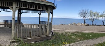 BAYVIEW AND SUNRISE! 1 bedroom close to ski hills and Bruce County