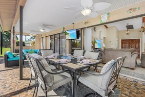 Dining - Heated Pool & DIRECT Gulf access - Villa Bimini Breeze - Roelens Vacations (Cape Coral)