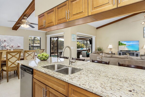 Interior - Heated Pool & DIRECT Gulf access - Villa Bimini Breeze - Roelens Vacations (Cape Coral)