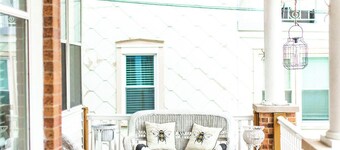 The Westley House, Victorian Charm, 2 Blocks from Beach and Boardwalk, Sleeps 12